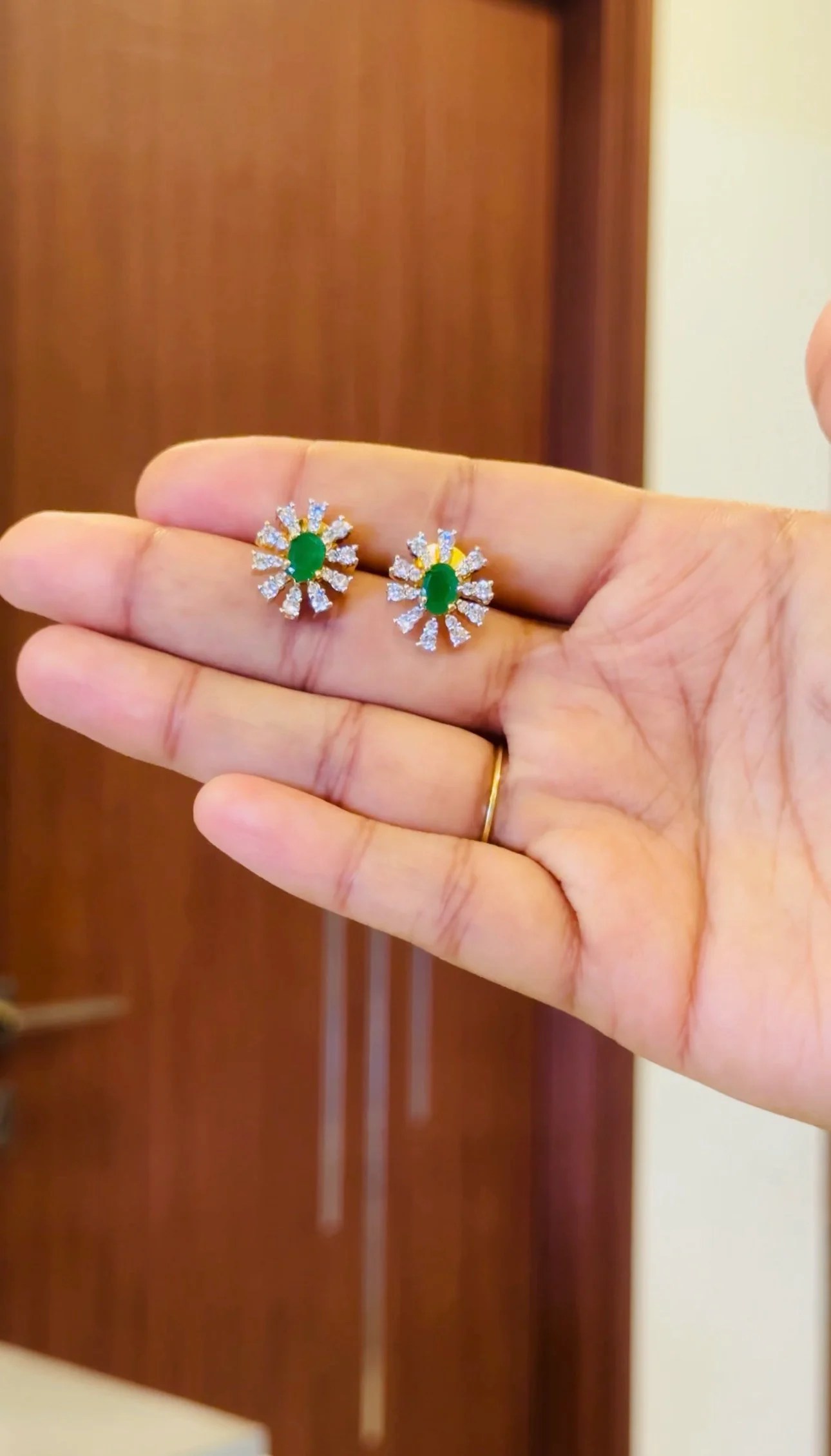 Diamond replica pendant set (Emerald)