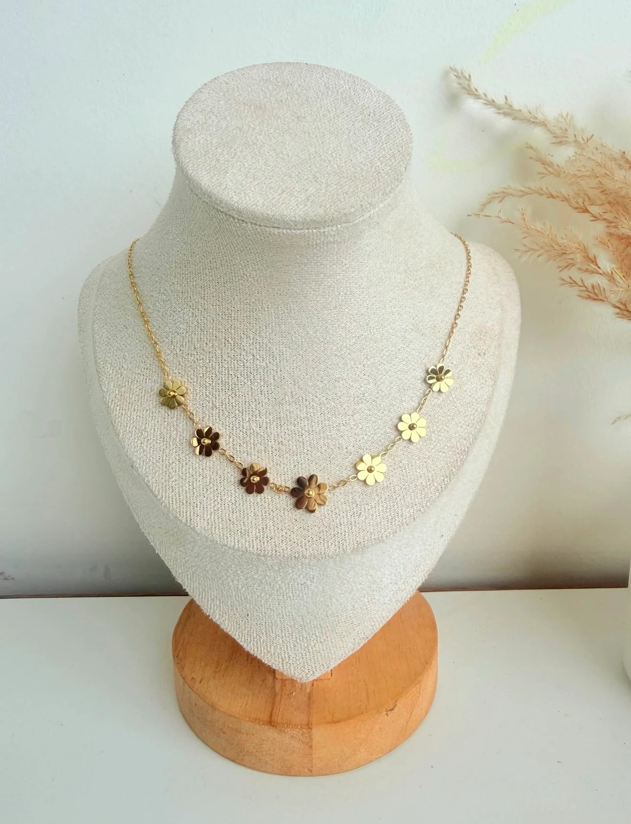 Floral necklace