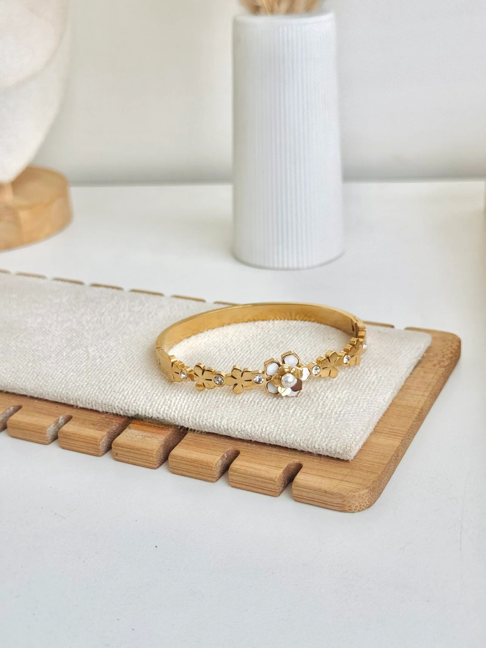 Floral bangle