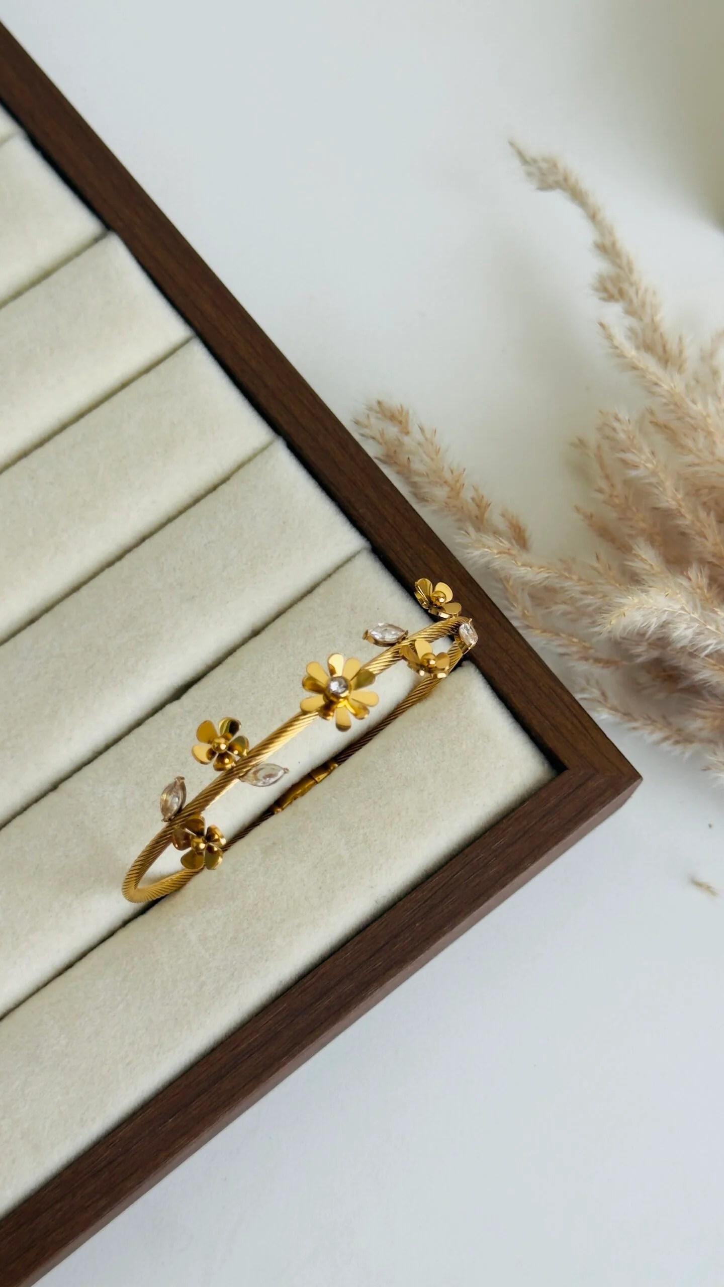 Floral pertal bangle