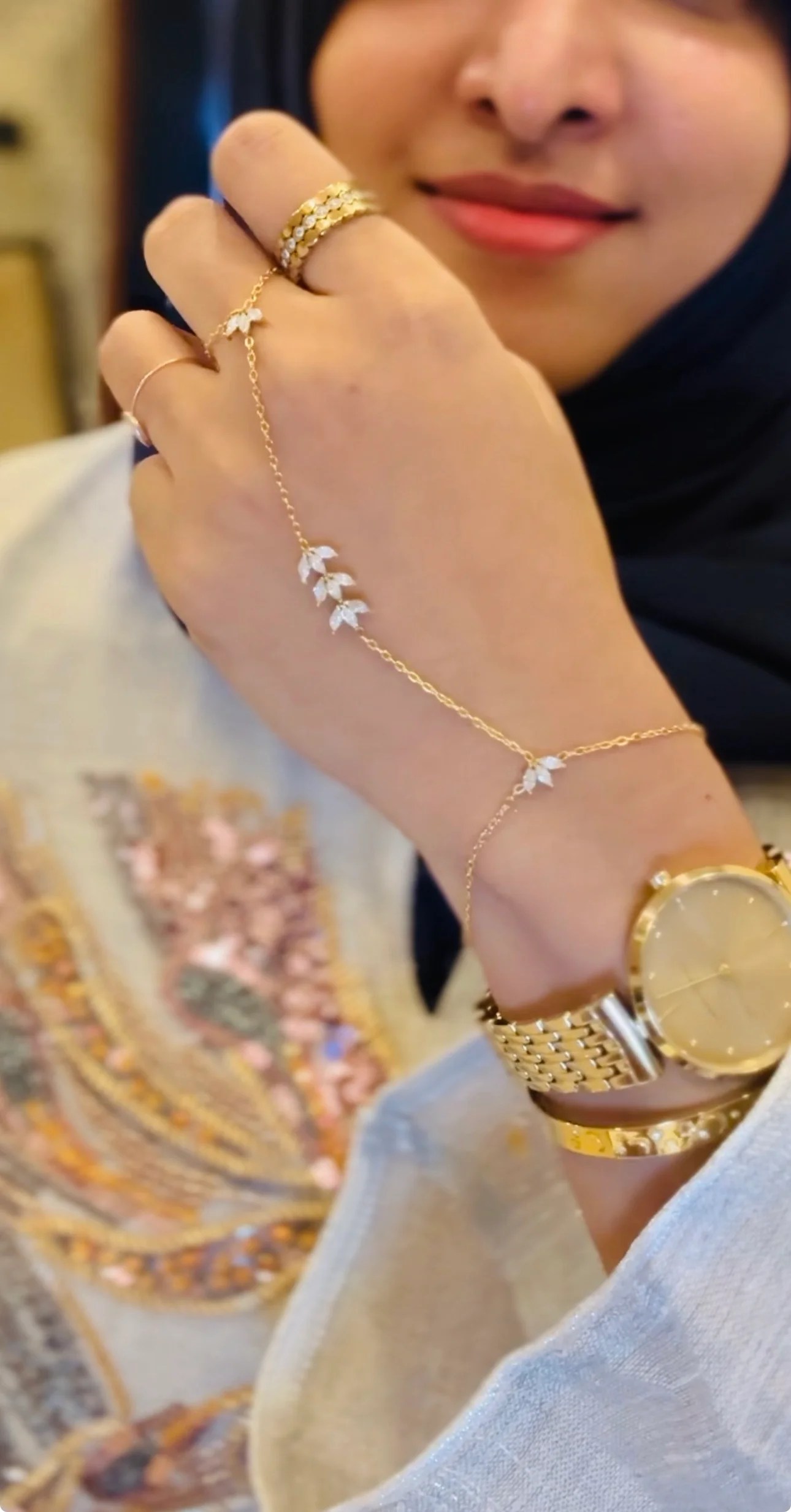 Aira Hand Chain