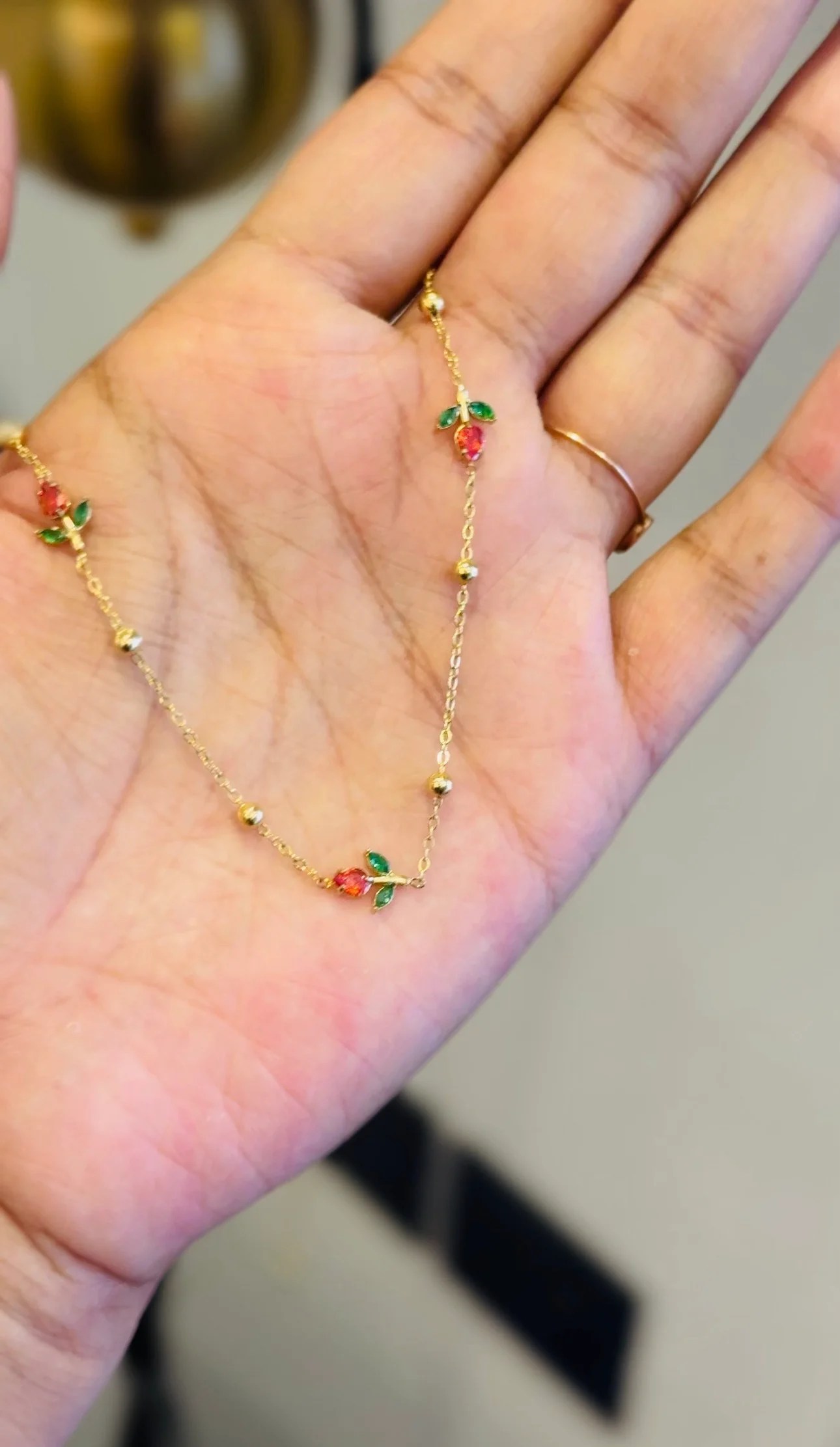 Floral necklace red o