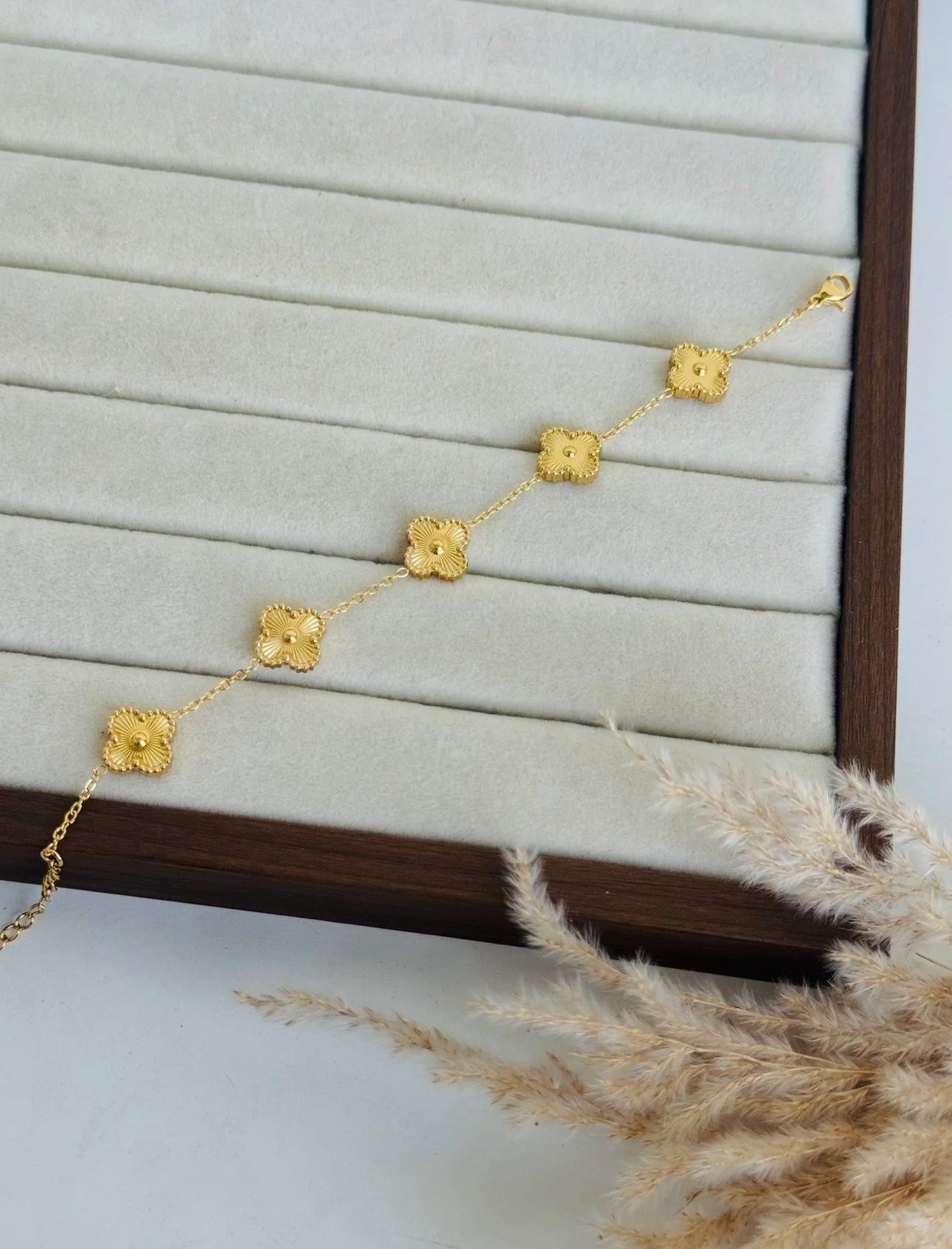 Clover gold