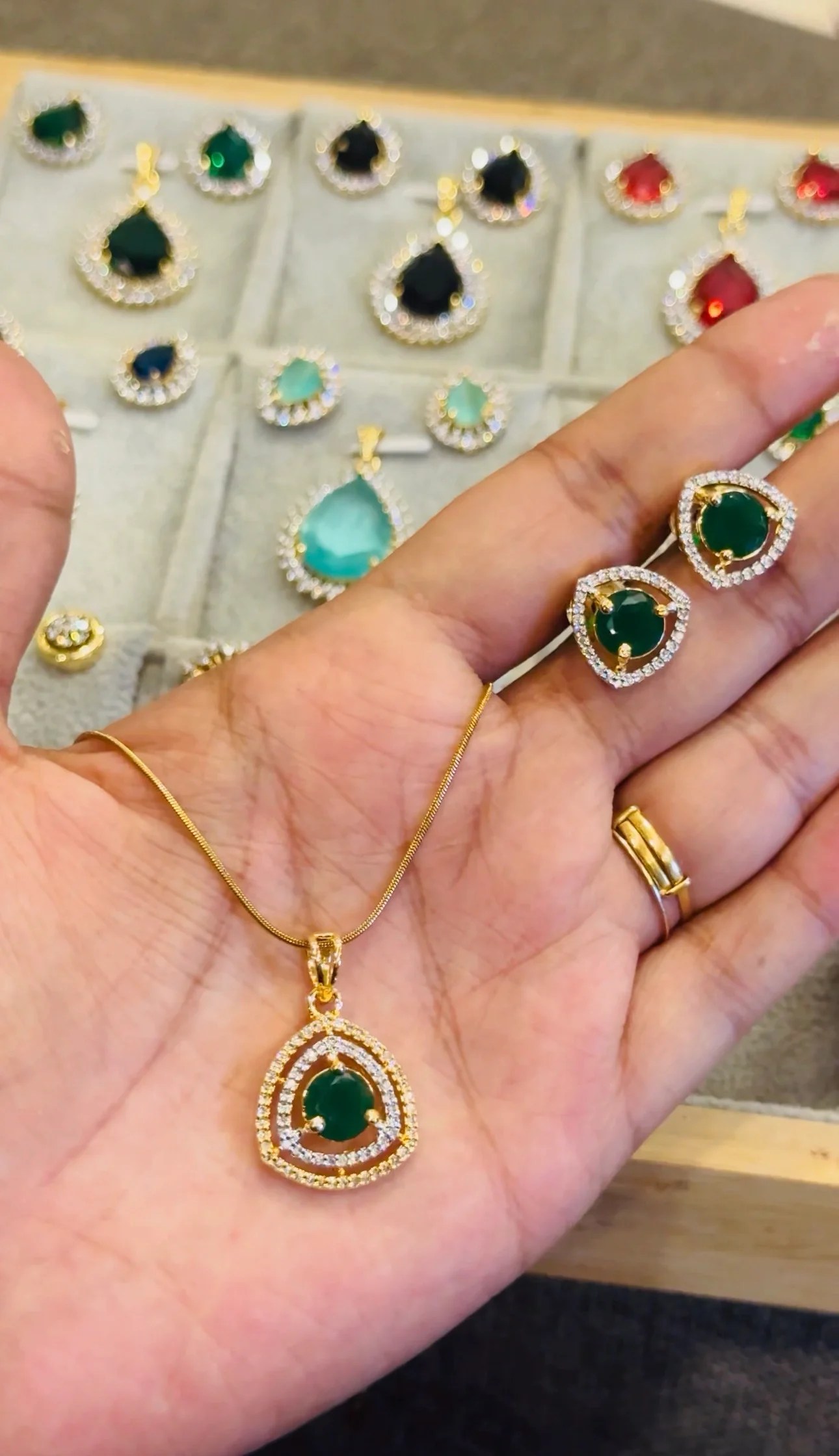 Diamond replica pendant set