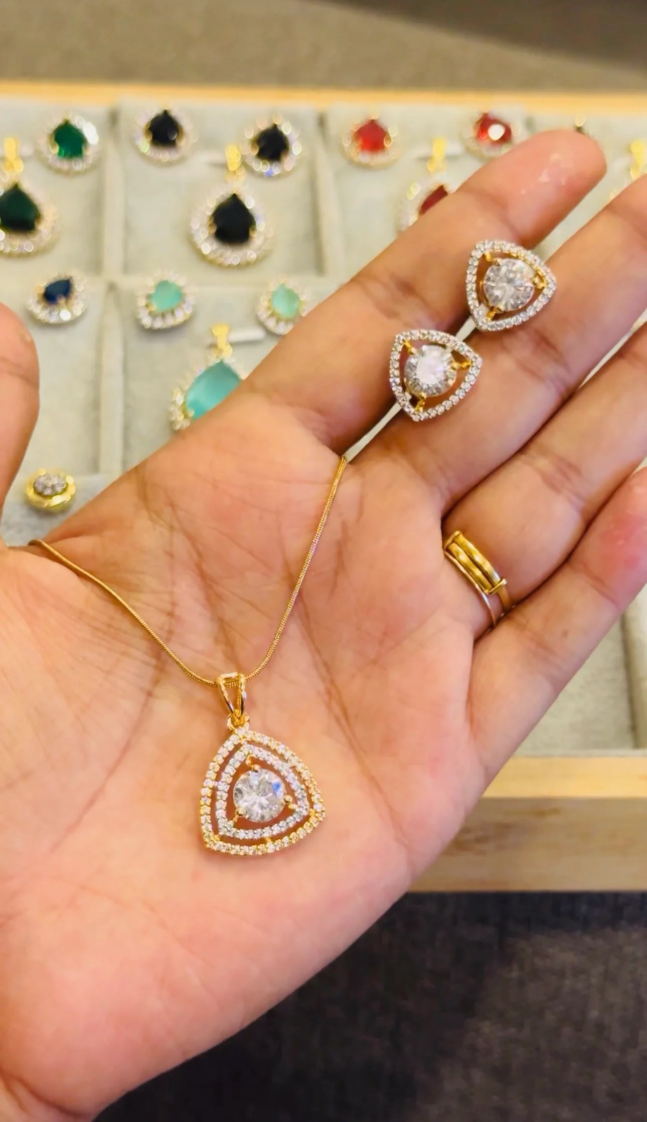 Diamond replica pendant set