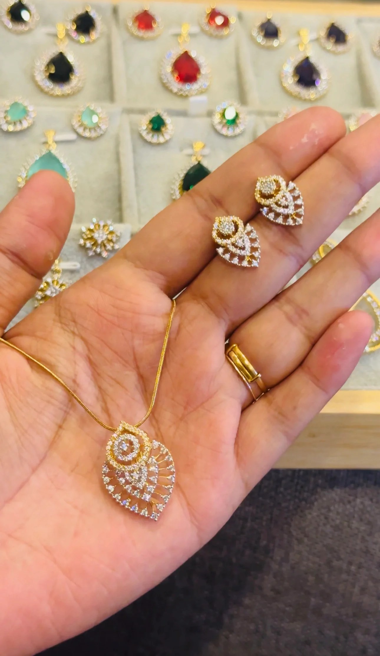 Diamond replica pendant set