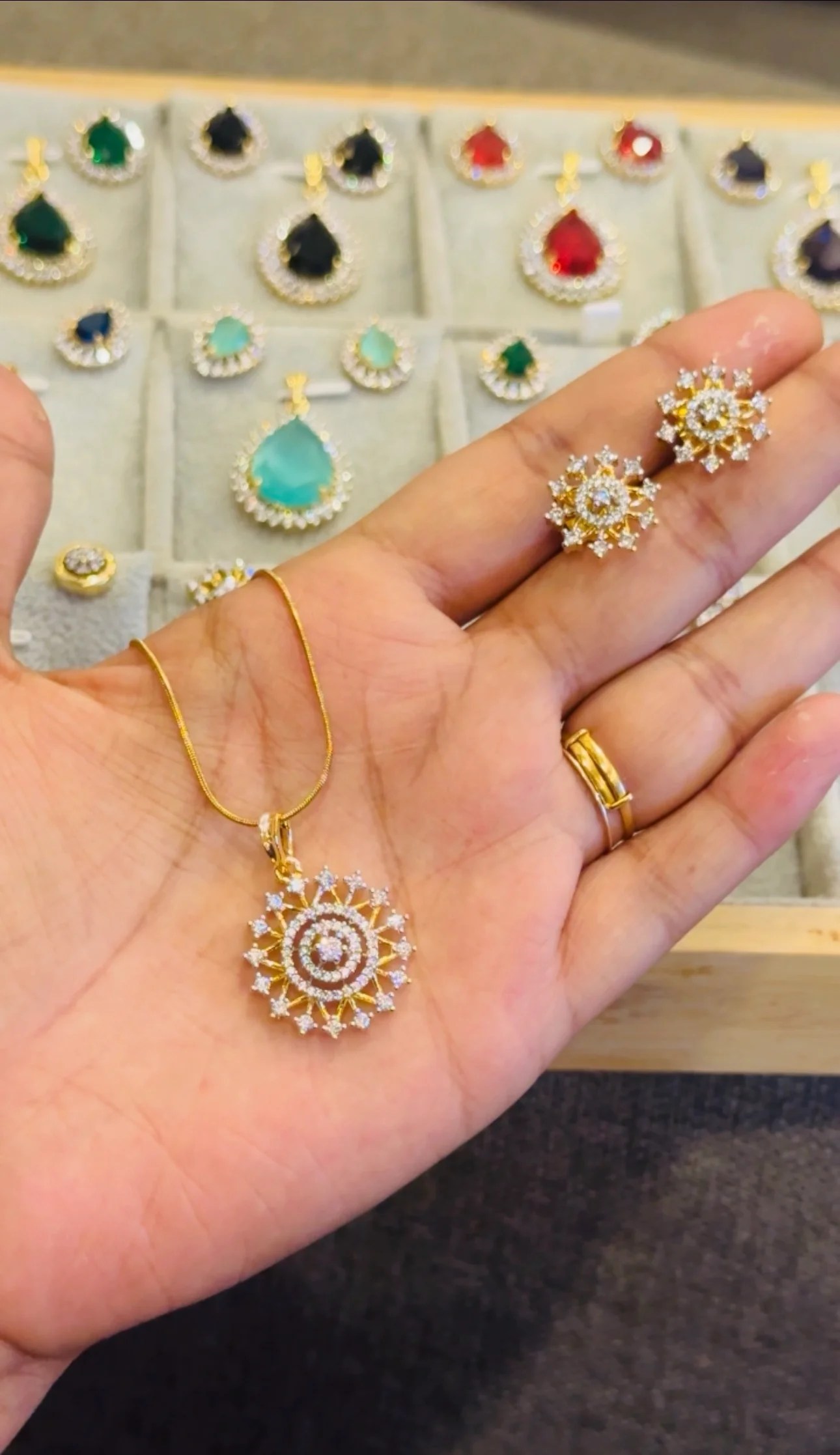 Diamond replica pendant set