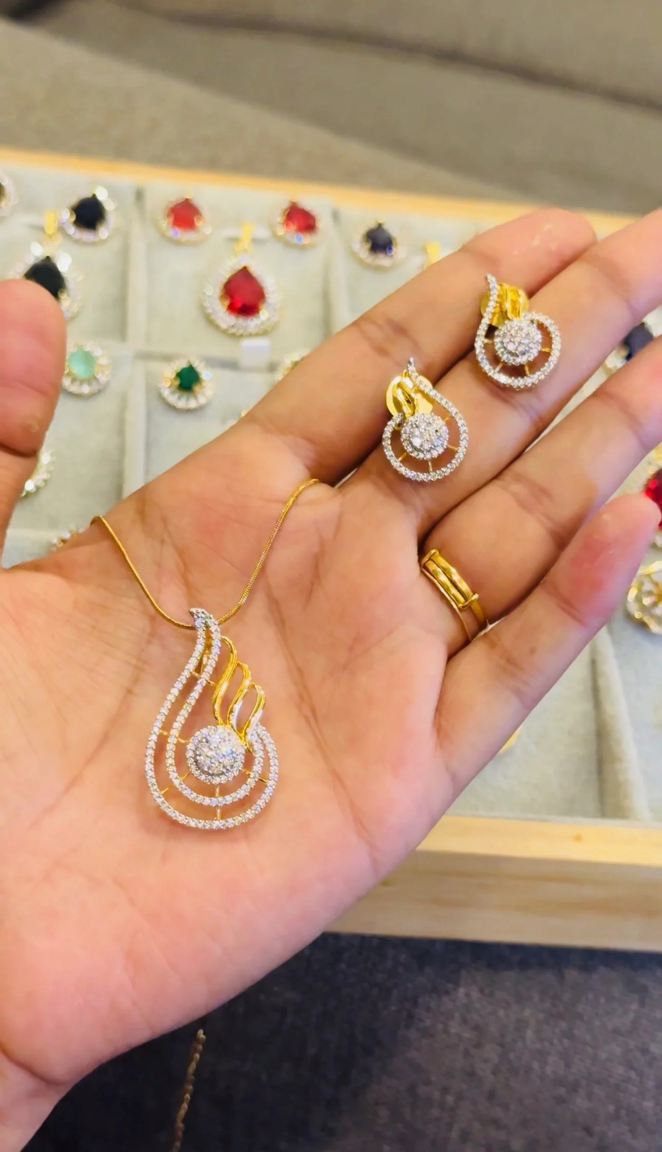 Diamond replica pendant set