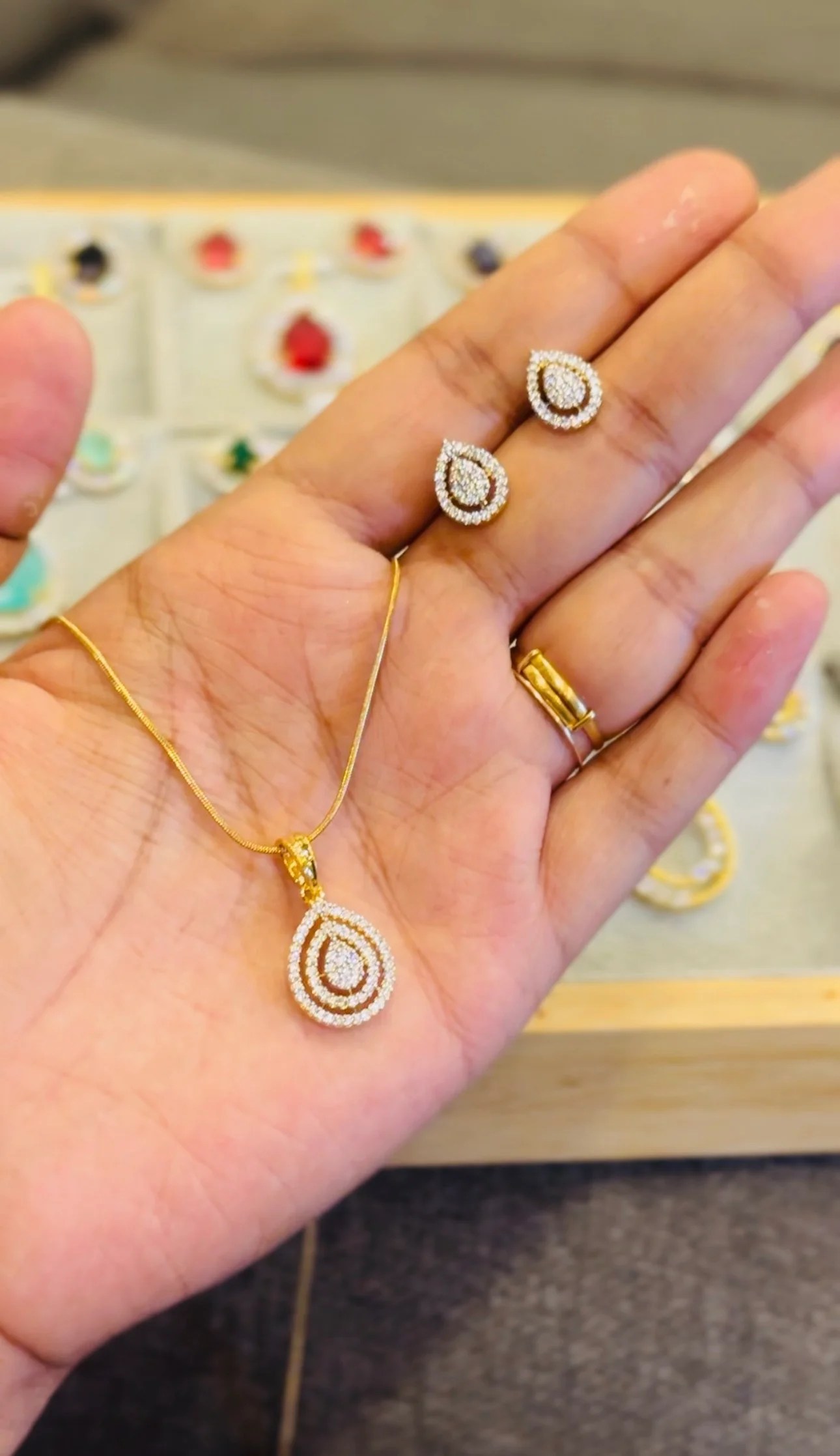 Diamond replica pendant set