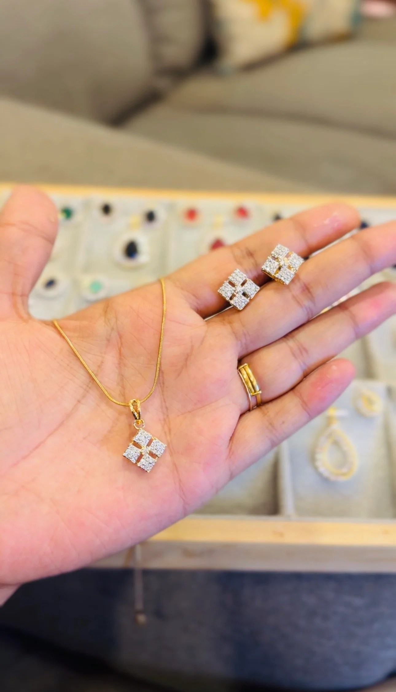Diamond replica pendant set