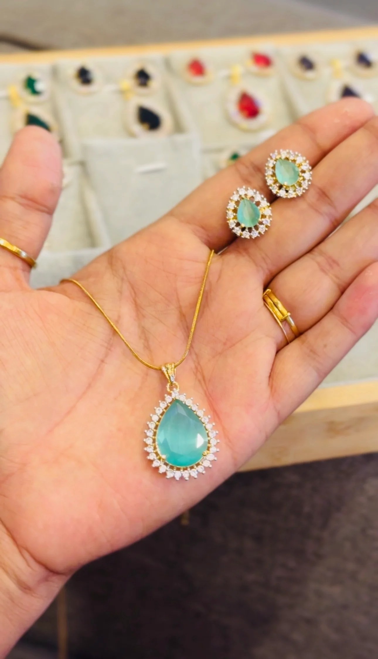 Diamond replica pendant set