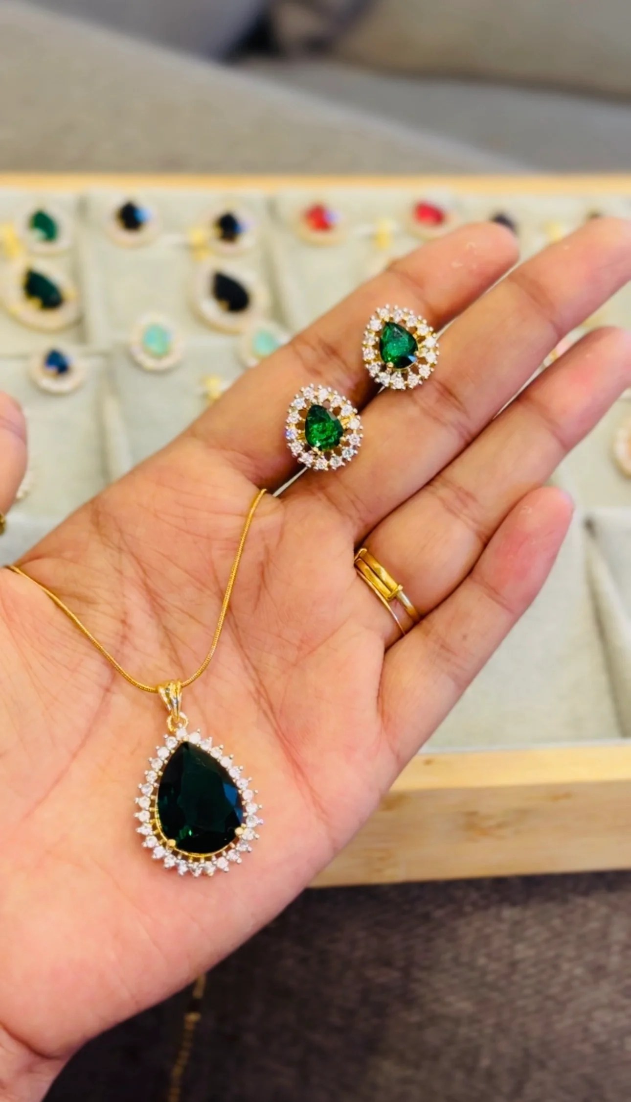 Diamond replica pendant set