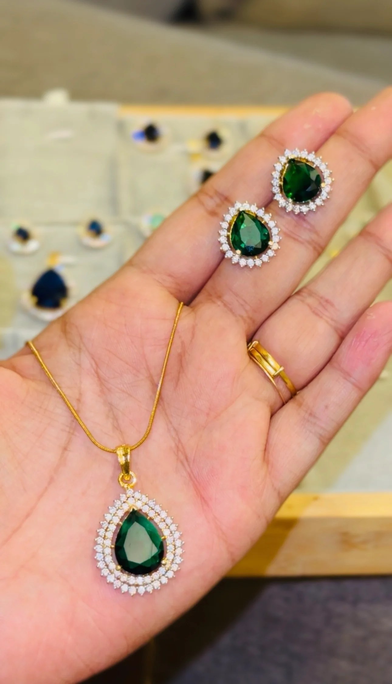 Diamond replica pendant set