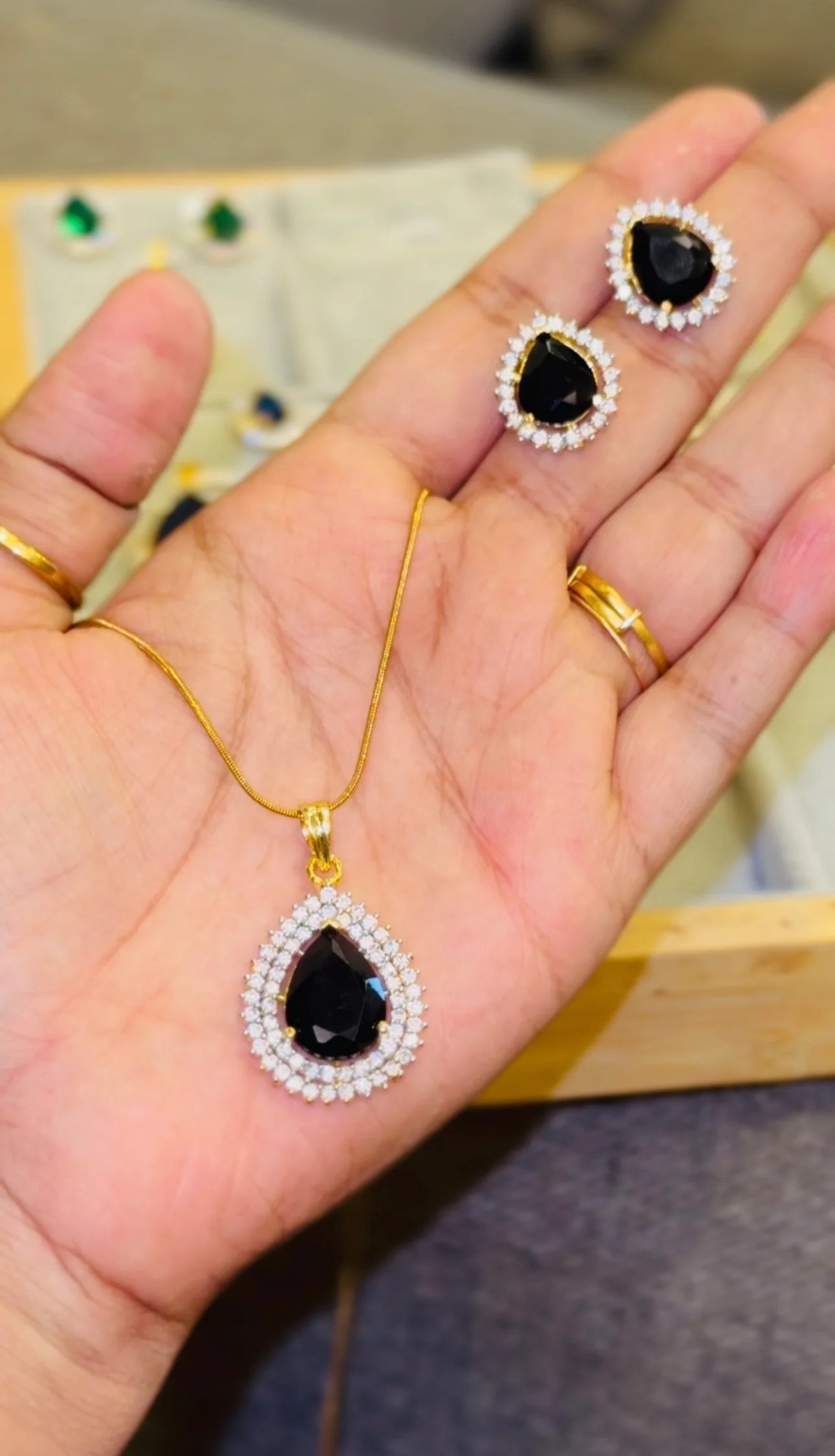 Diamond replica pendant set (black)