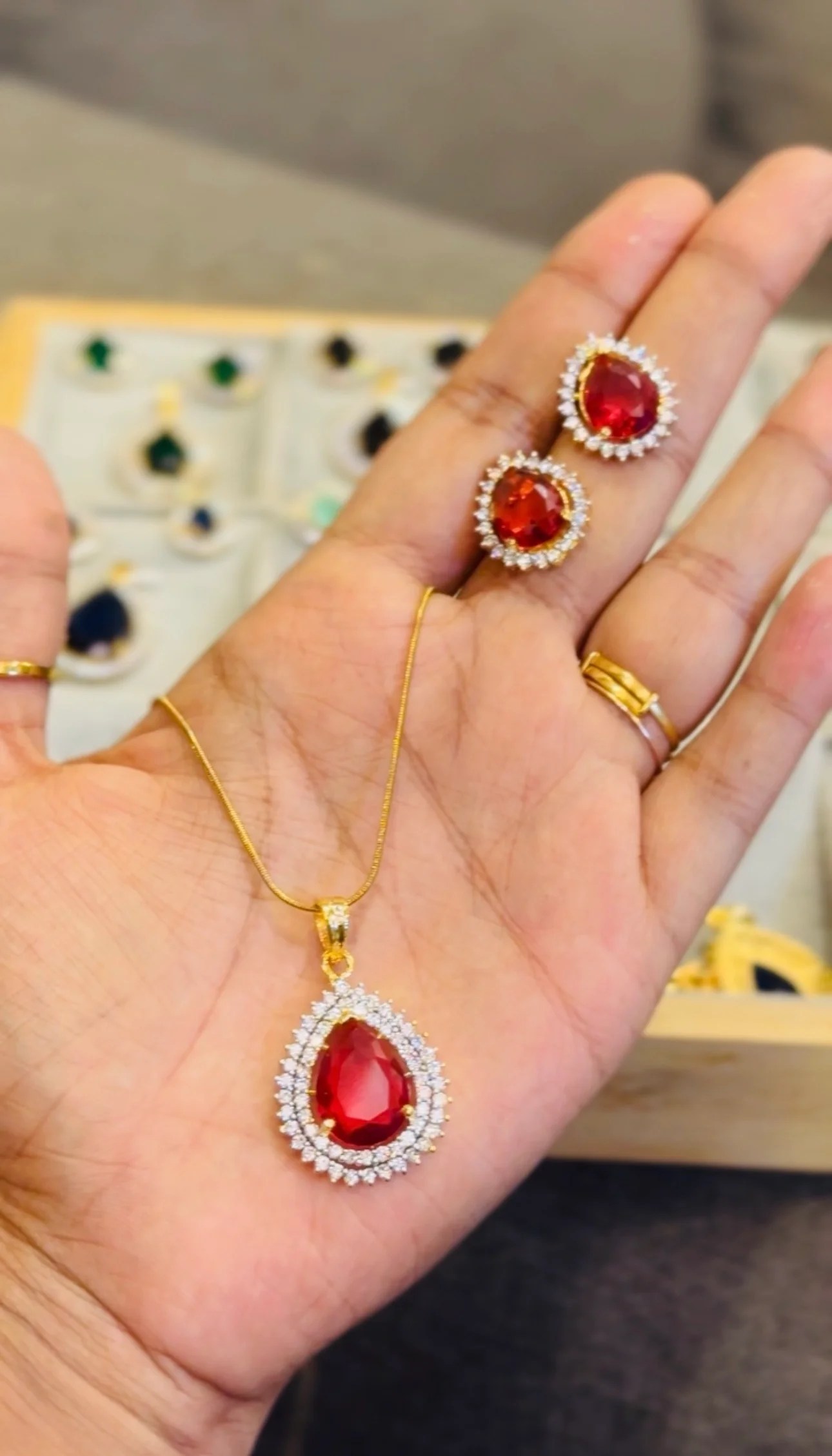Diamond replica pendant set