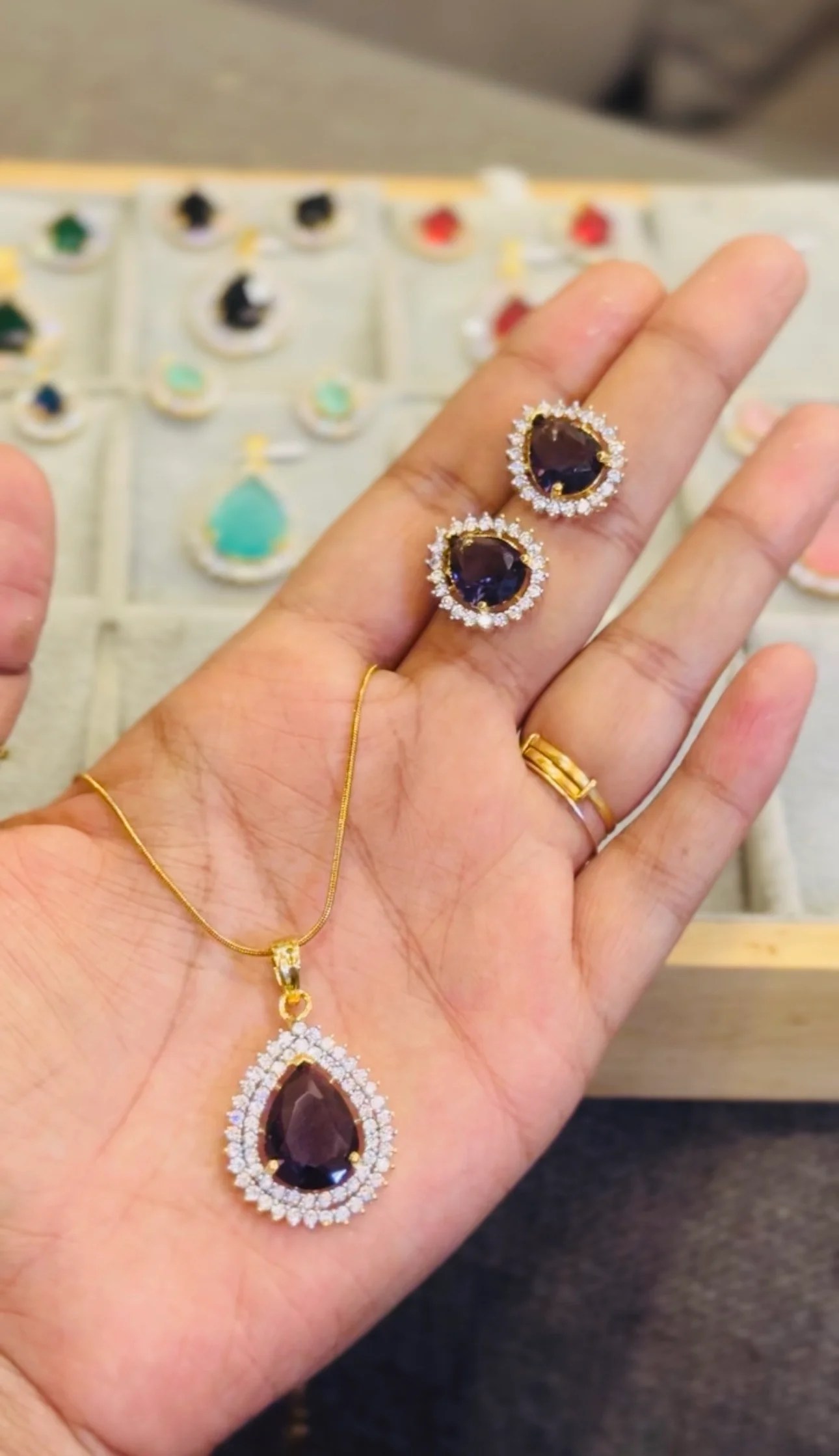 Diamond replica pendant set