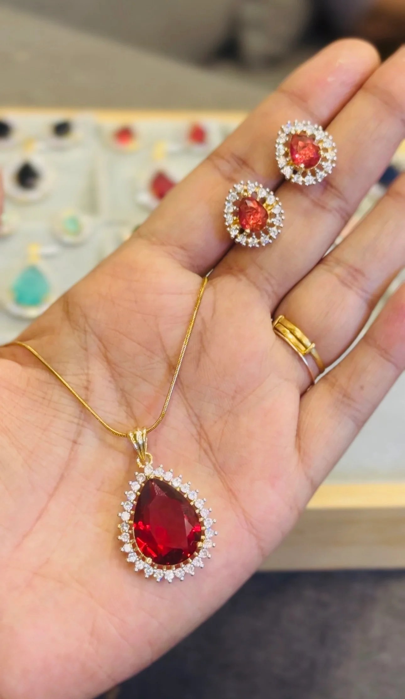 Diamond replica pendant set
