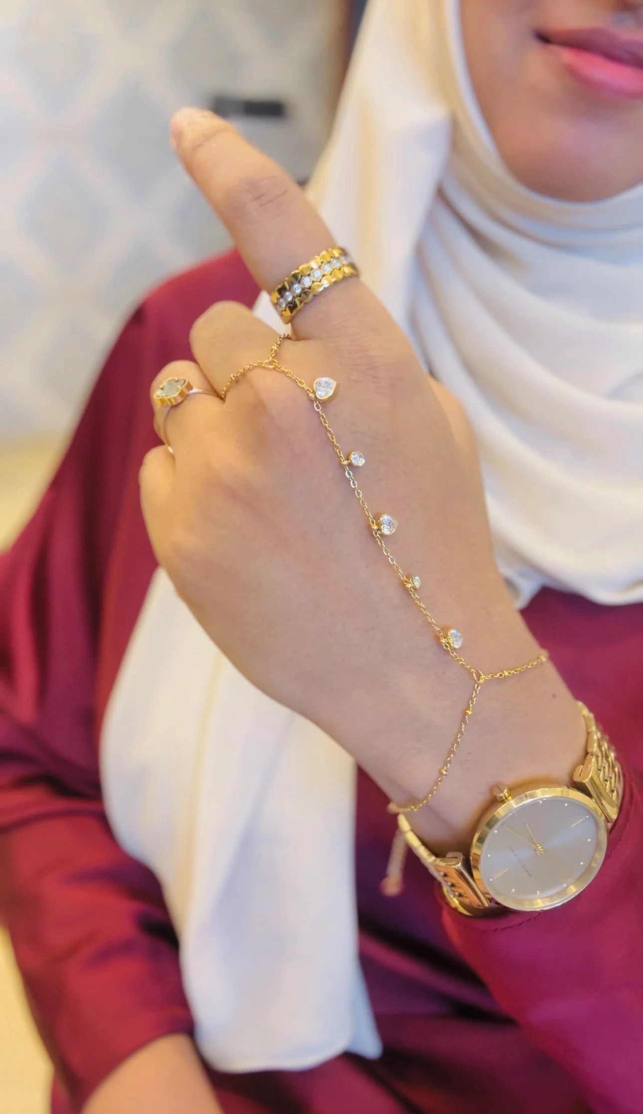 Elora hand chain