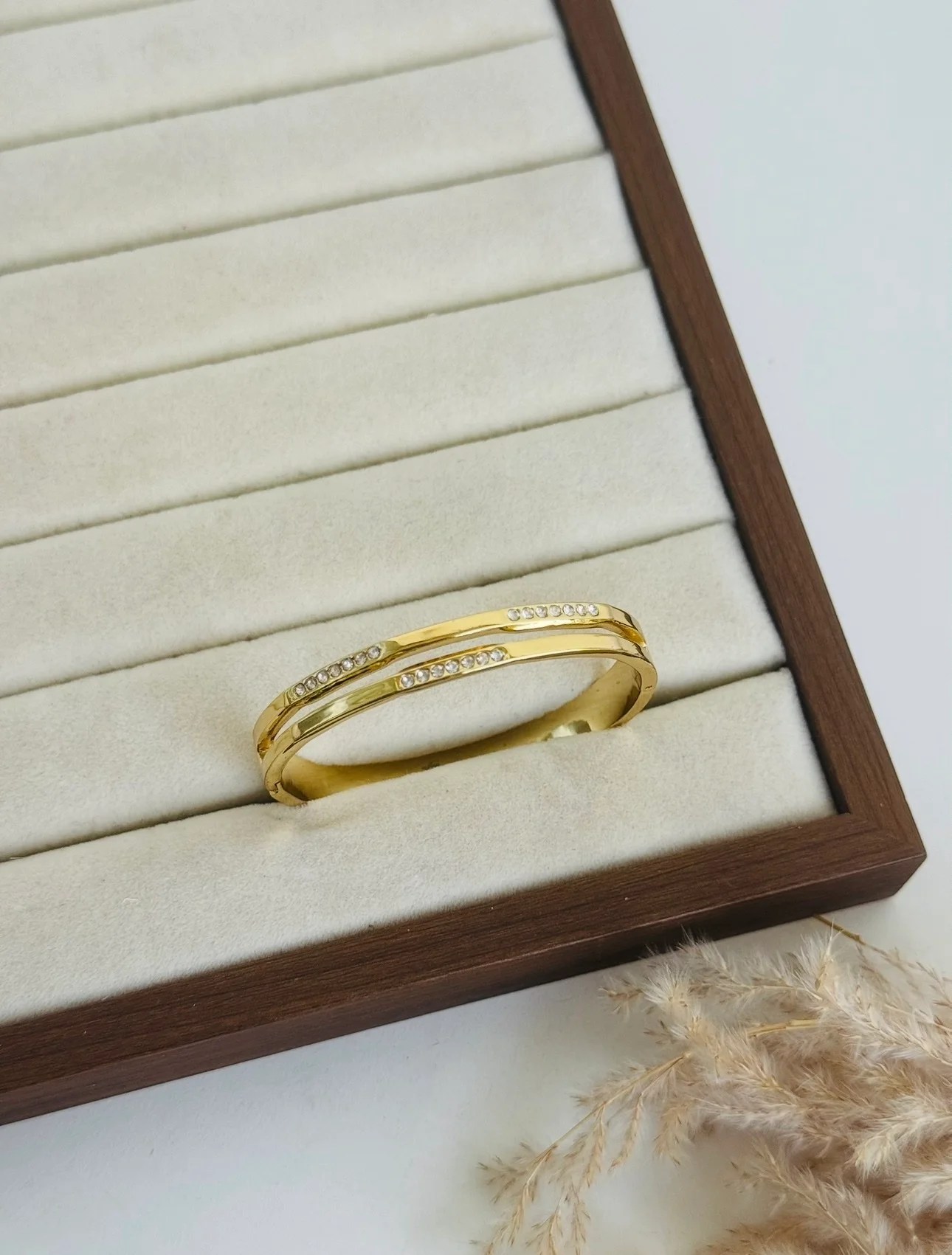 Daisy Charm Bangle (2.2 size )