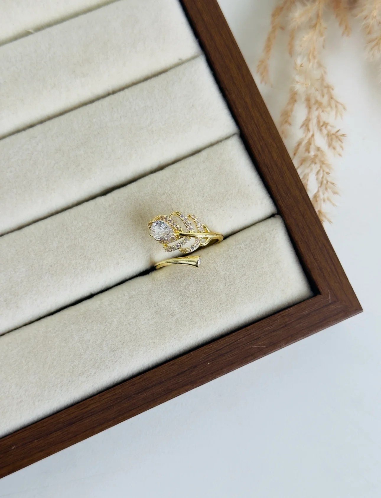 Élise leaf ring