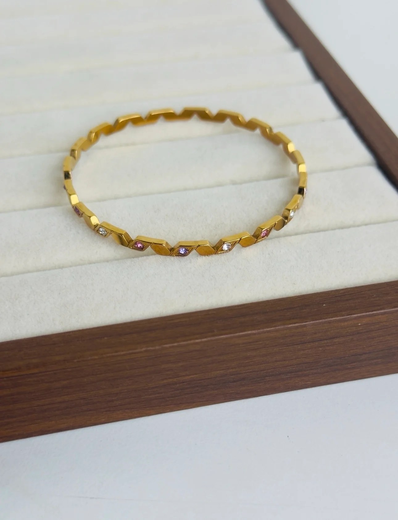 Evelyne Bangle