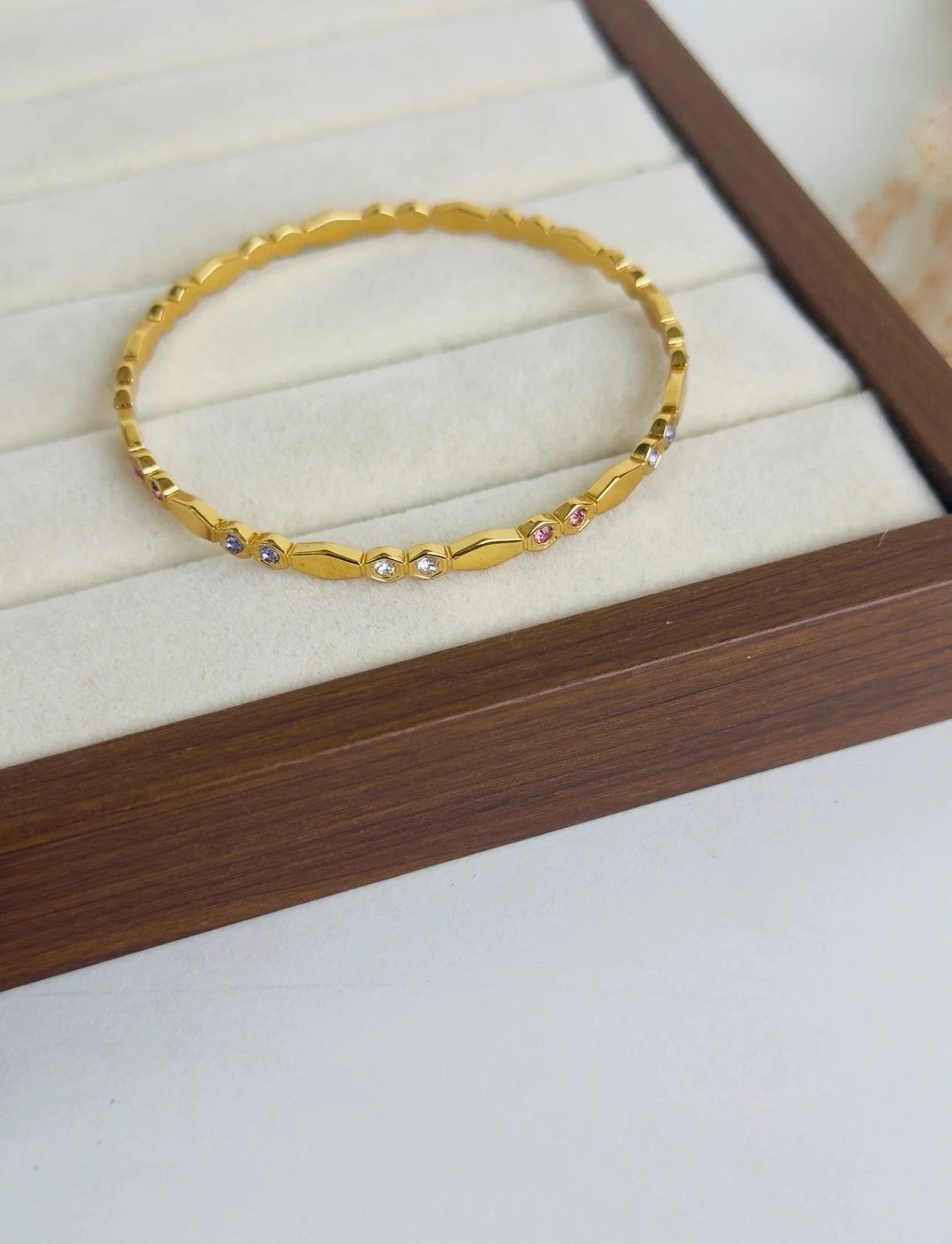 Evelyne Bangle