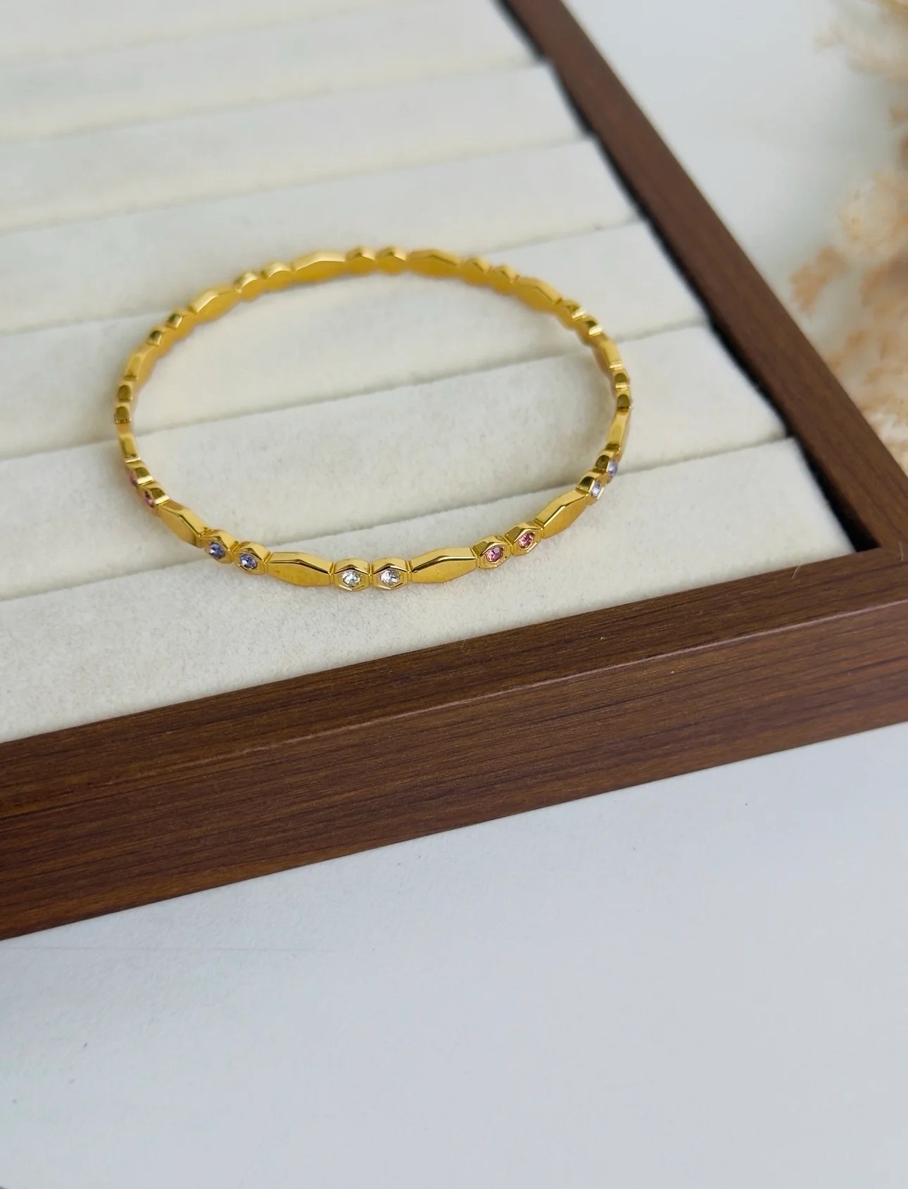 Evelyne Bangle