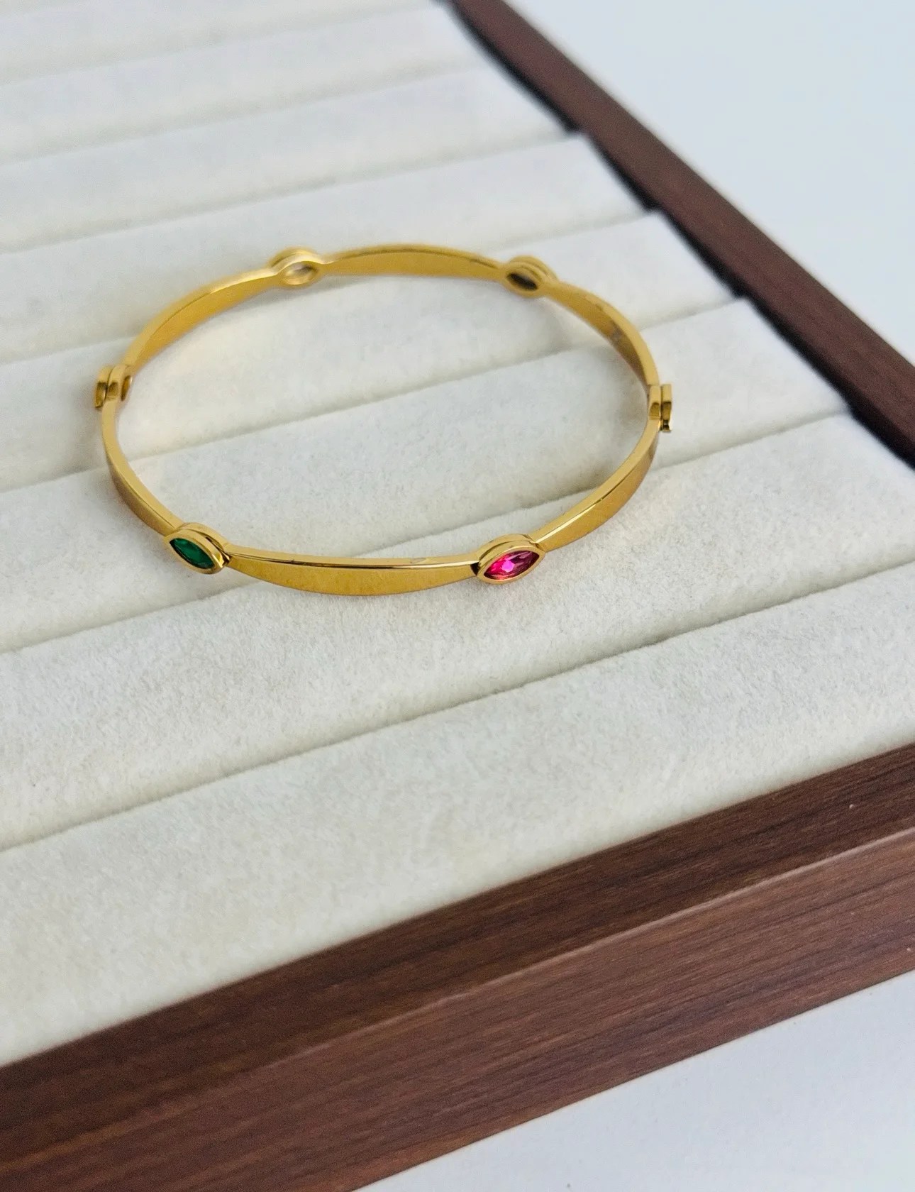Amour Éclat Bangle