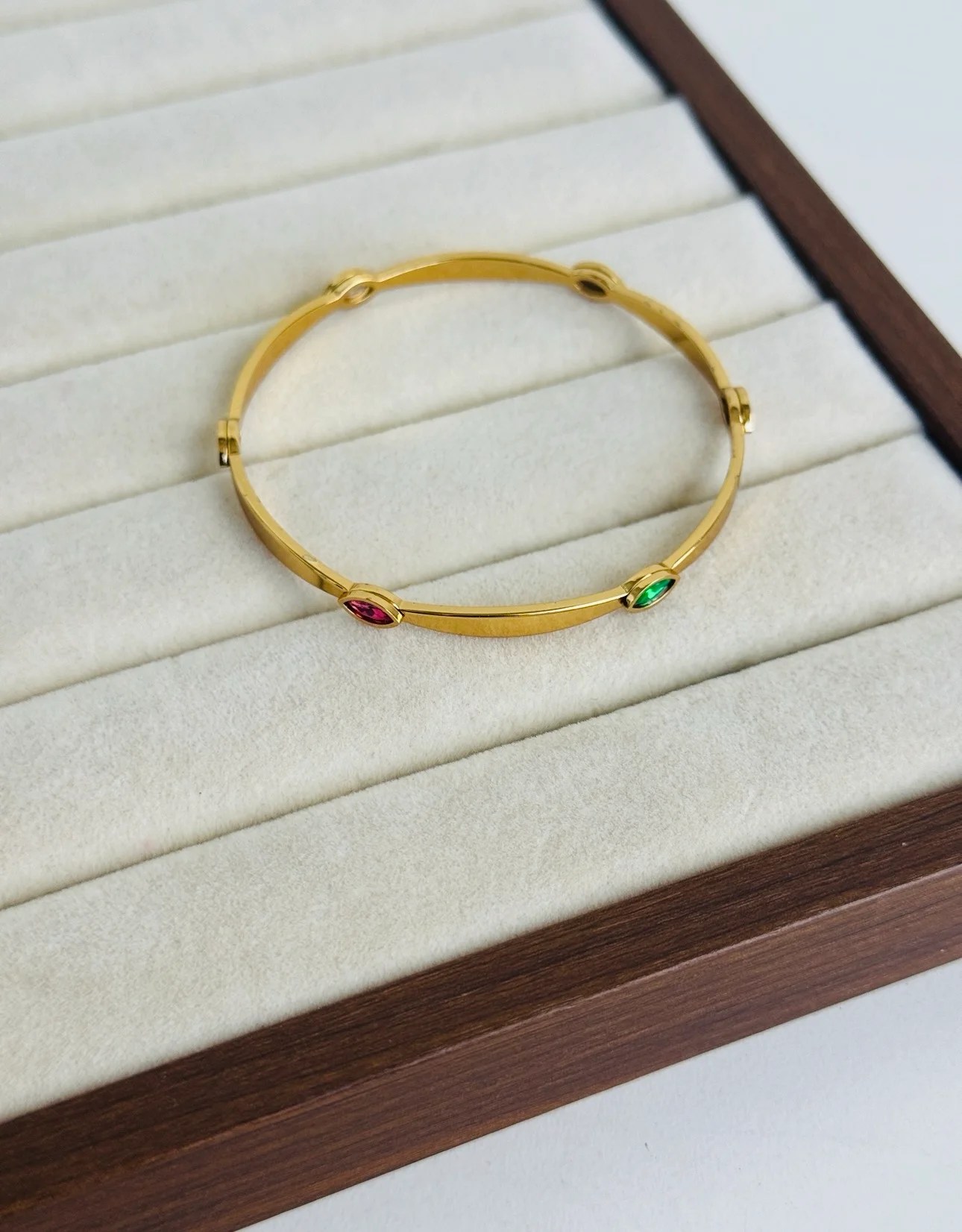 Amour Éclat Bangle
