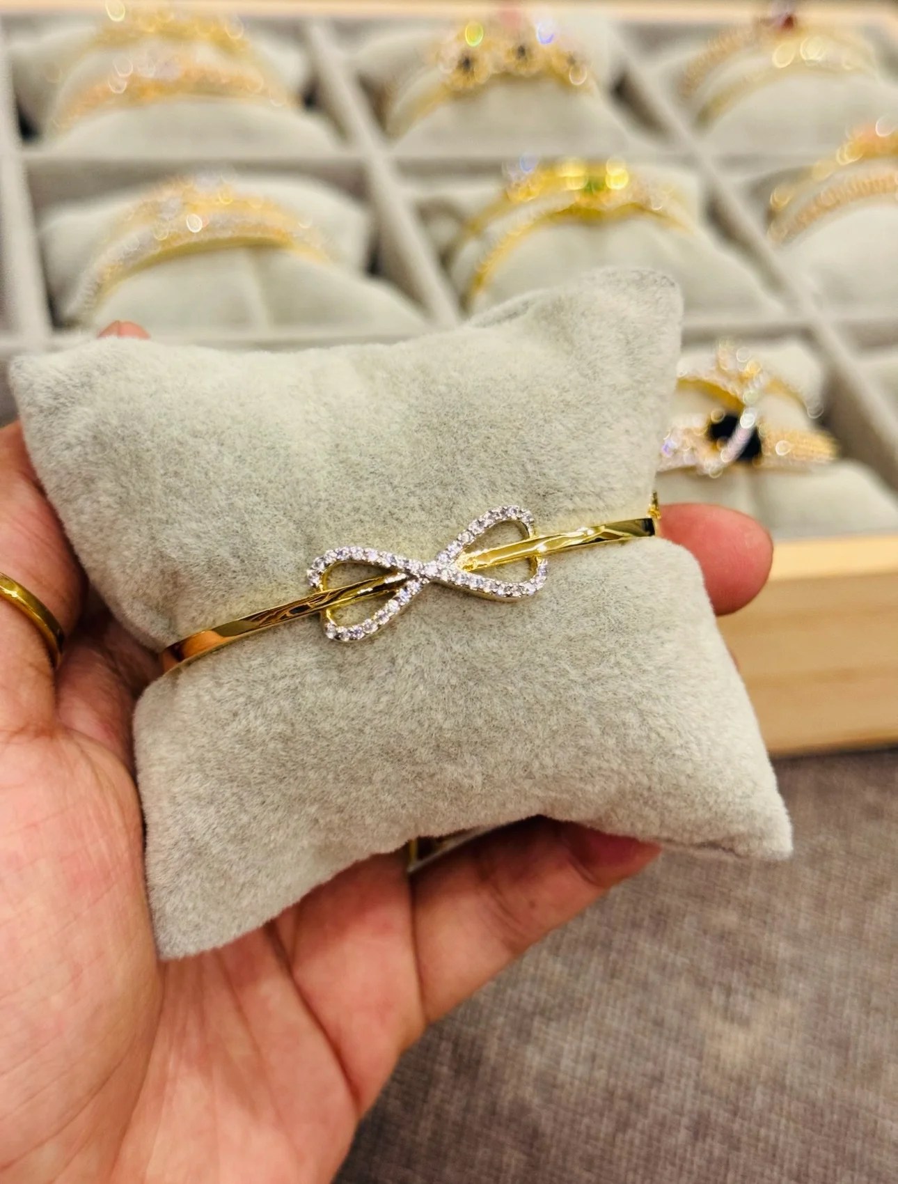 Diamond replica infinite bangle