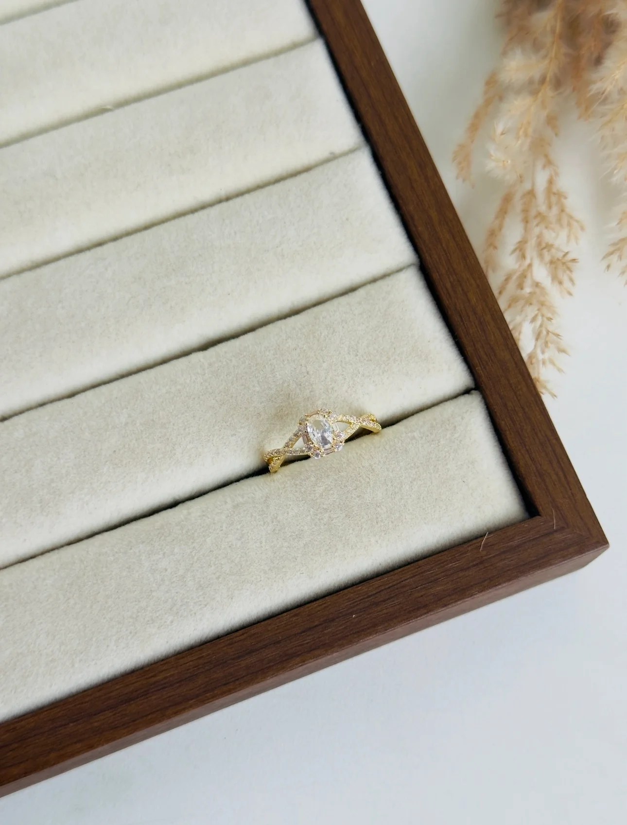Elara adjustable ring