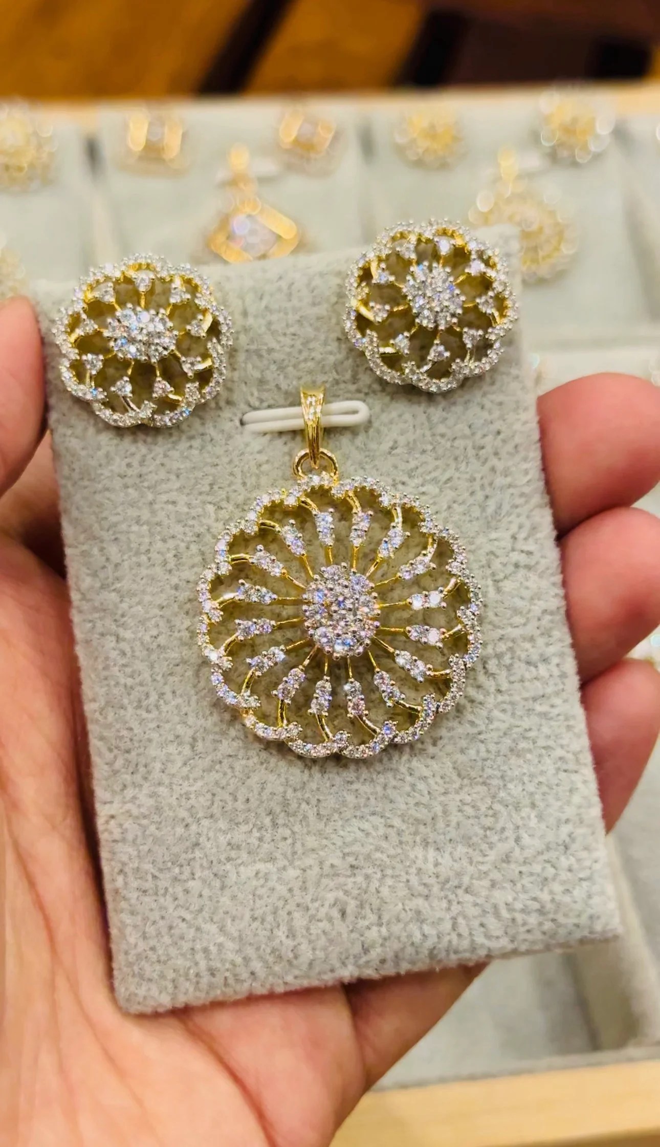 Diamond replica pendant set
