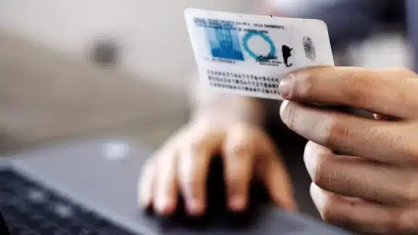 El Renaper lanza el nuevo DNI electrónico con chip y código QR