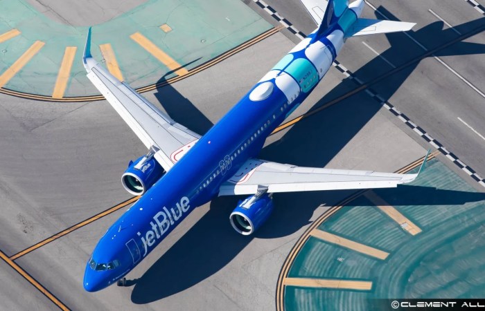 Pasajeros de JetBlue quedaron varados en Santa Lucía y la aerolínea no les dio hotel