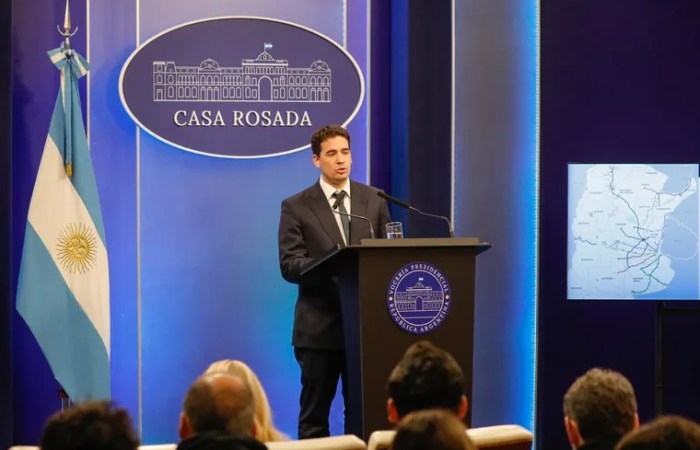 Ravier dijo que Oría reemplazaba a Santiago Caputo y horas después aseguró que “no hubo cambios”