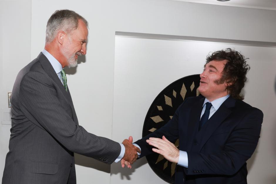 “¿Qué placer verlo, Su Majestad?”: el efusivo saludo de Javier Milei al rey Felipe VI de España