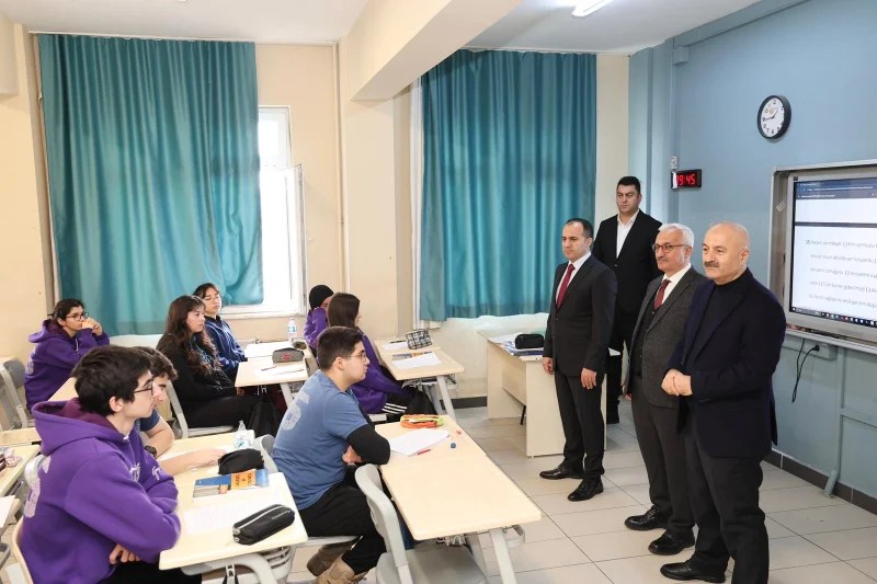 Gebze’de YÃ¼cel Boru Fen Lisesi’nde Bayrak TÃ¶reni!