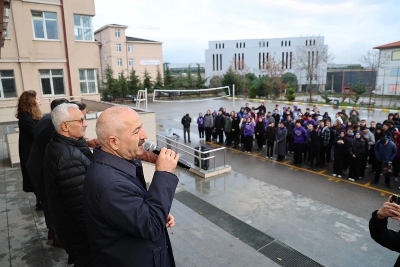 Gebze’de YÃ¼cel Boru Fen Lisesi’nde Bayrak TÃ¶reni!