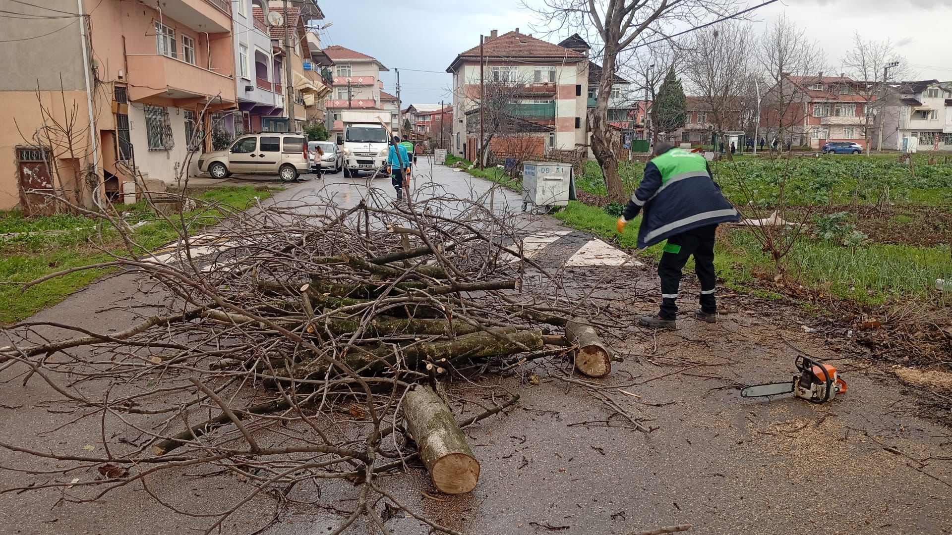 Başiskele'de Fırtınanın İzleri Hızla Silindi!