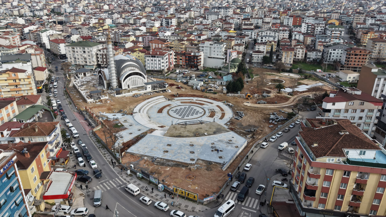 Çayırova Kent Meydanı'nda Çalışmalar Tam Gaz Devam Ediyor!