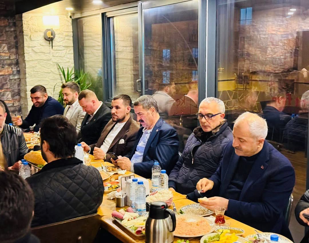 Siyaset, iş dünyası ve spor camiası aynı sofrada: Gebze’de dikkat çeken sahur buluşması