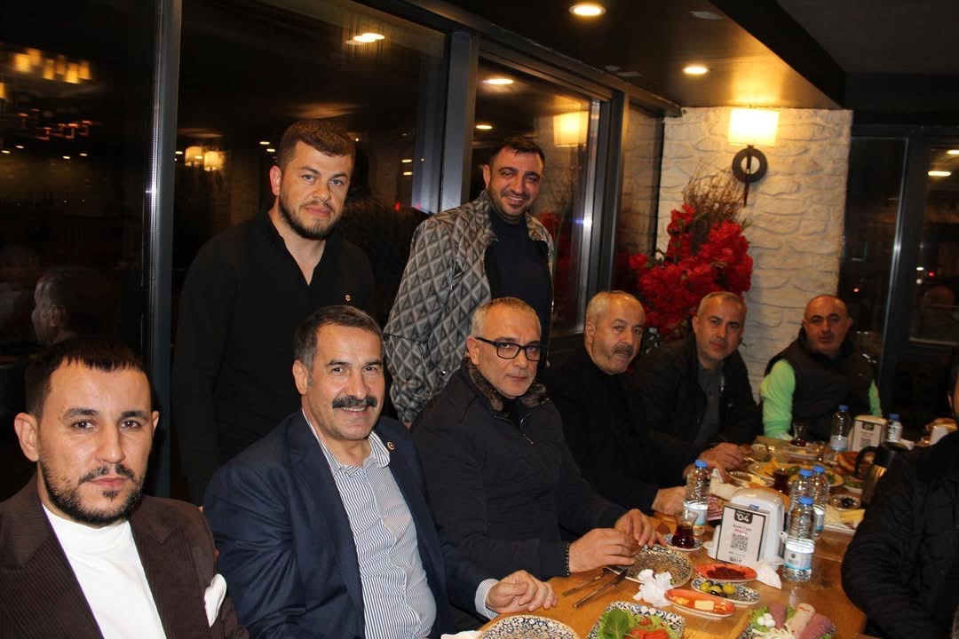Siyaset, iş dünyası ve spor camiası aynı sofrada: Gebze’de dikkat çeken sahur buluşması