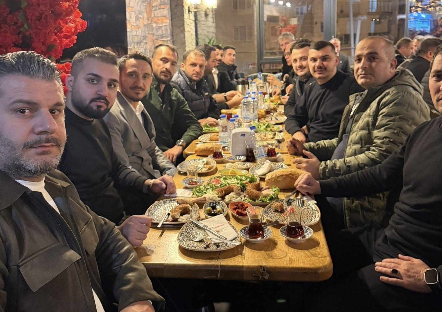Siyaset, iş dünyası ve spor camiası aynı sofrada: Gebze’de dikkat çeken sahur buluşması