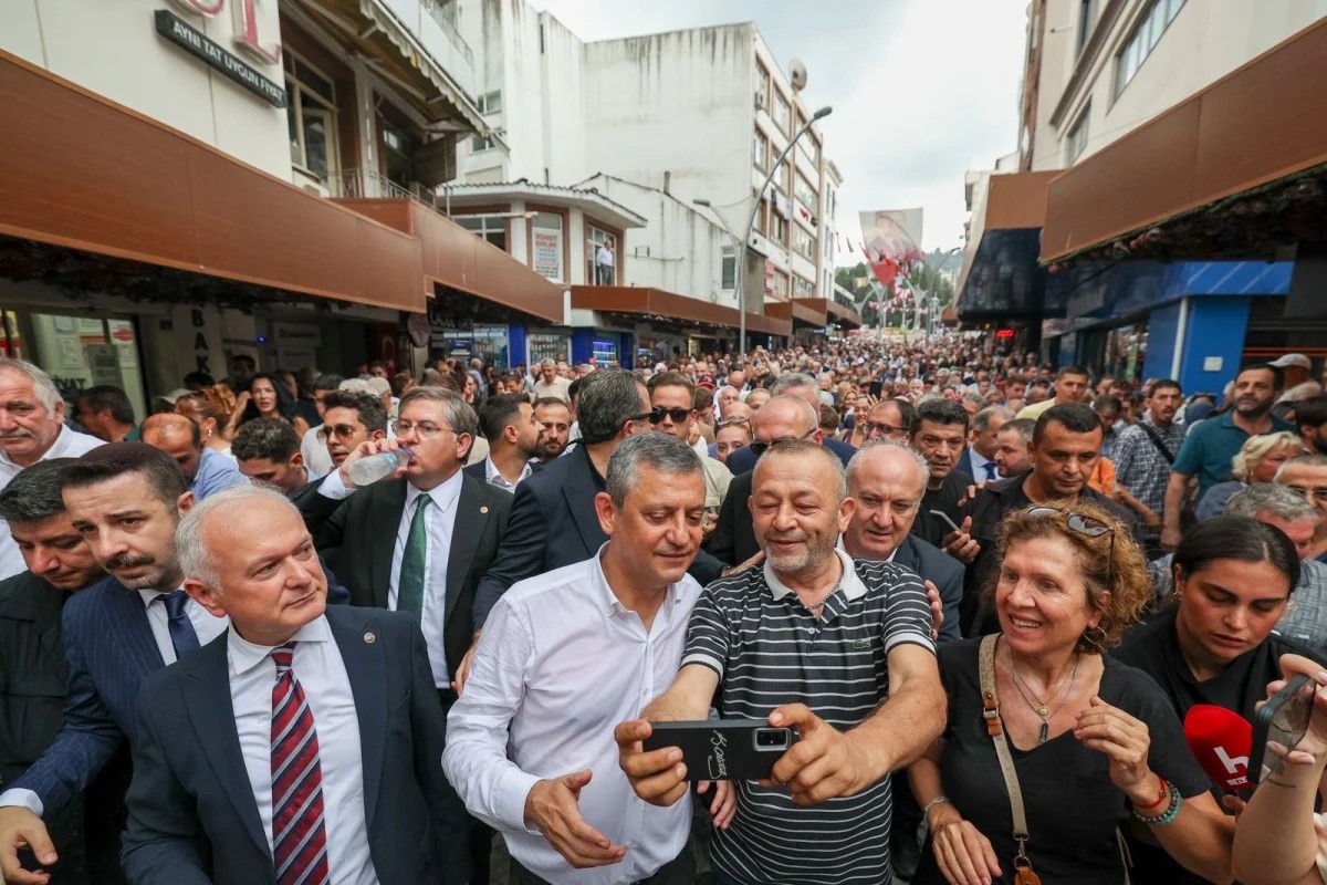 Özgür Özel Karamürsel’de vatandaşlarla buluştu