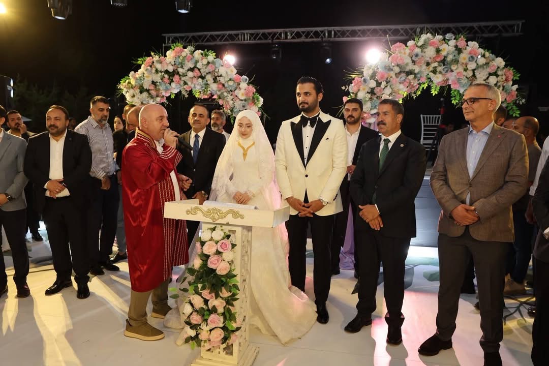 İsmail Demir’in oğlu Atilla dünyaevine girdi! Siyaset ve iş dünyası bu düğünde buluştu