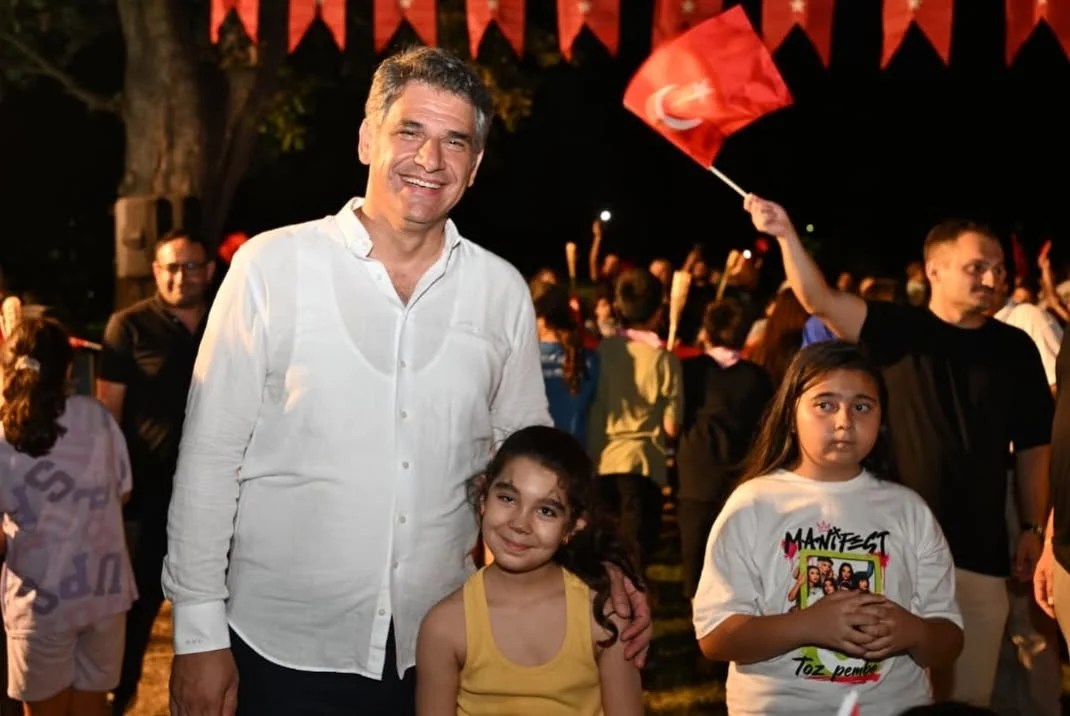 Kartepe’de 30 Ağustos fener alayıyla kutlandı