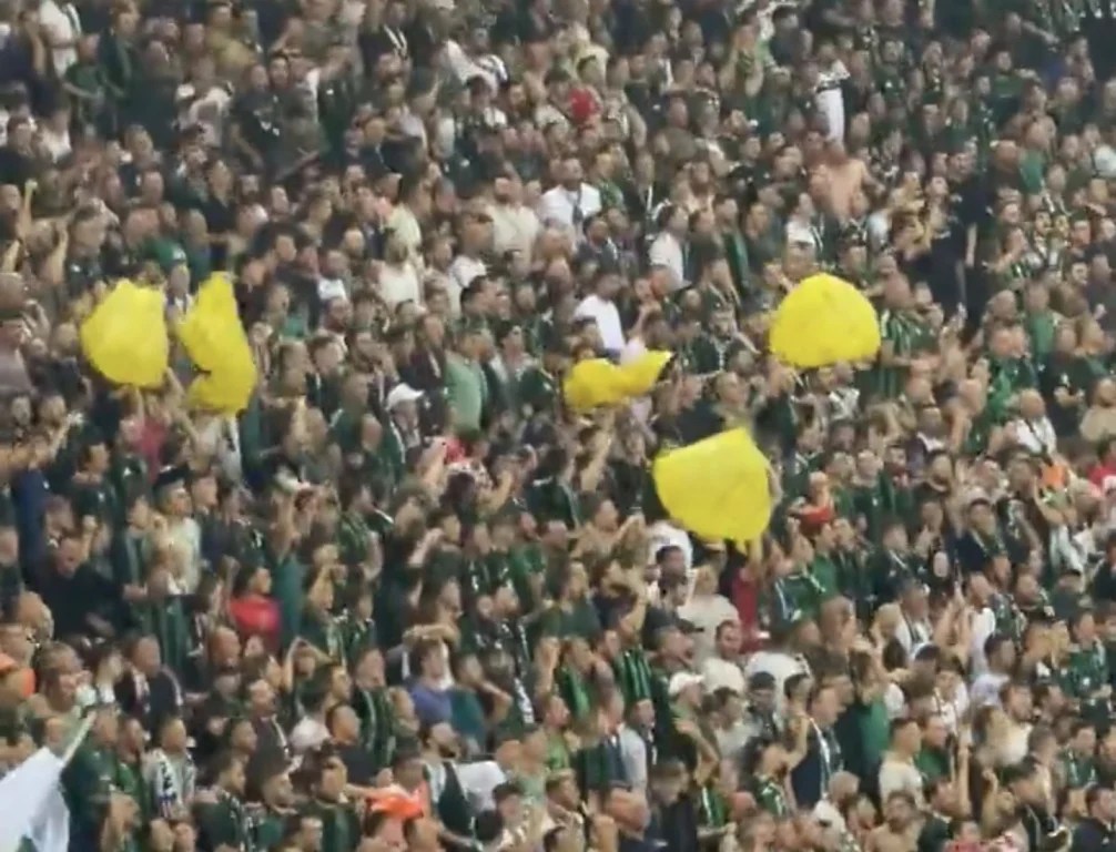 Kocaelispor taraftarından Amedspor maçında ‘sarı poşet’ protestosu!