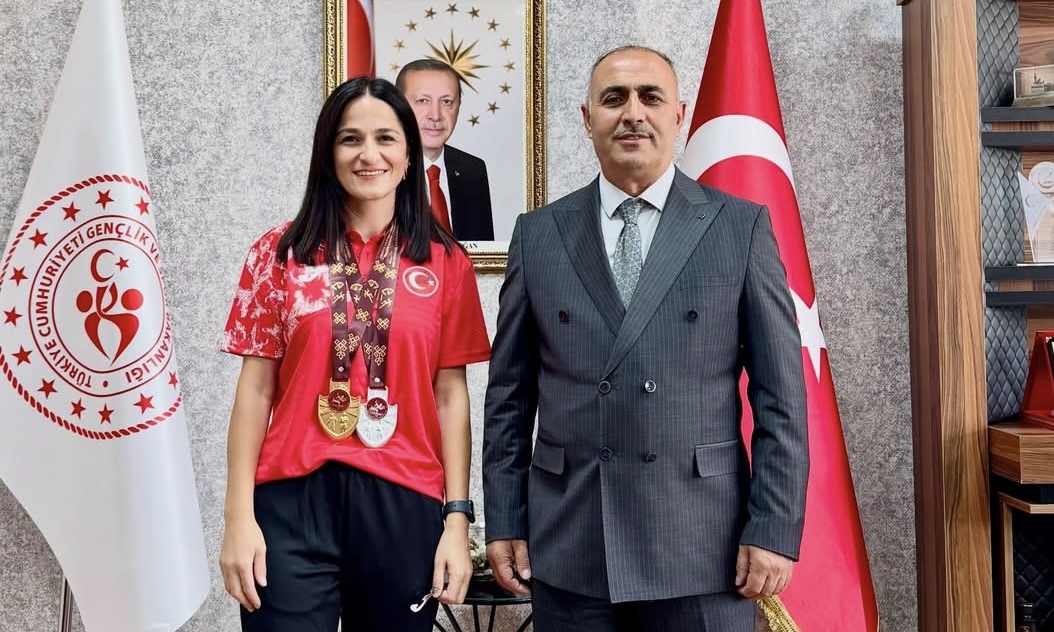 Çayırova’nın Şampiyon Öğretmeni Fitnet Kılıç, Balkan Şampiyonası Öncesi Uğurlandı