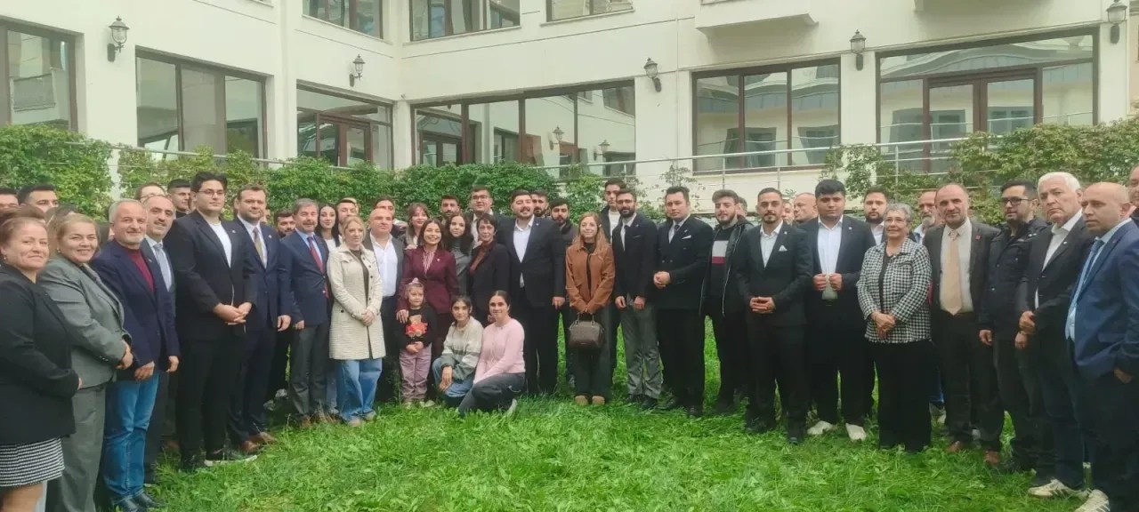 CHP Darıca’da Gençlik Rüzgarı: 103 Yeni Üyeye Rozet