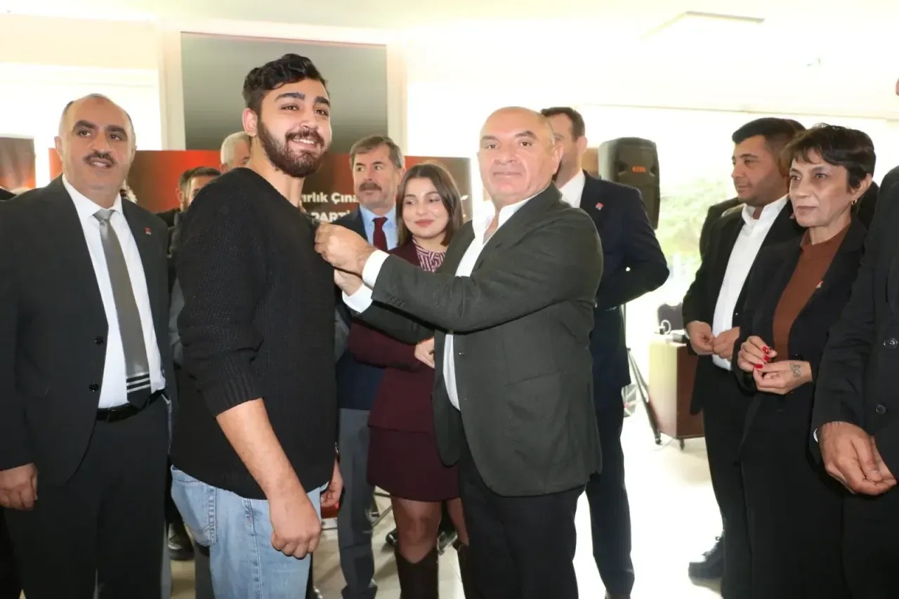 CHP Darıca’da Gençlik Rüzgarı: 103 Yeni Üyeye Rozet